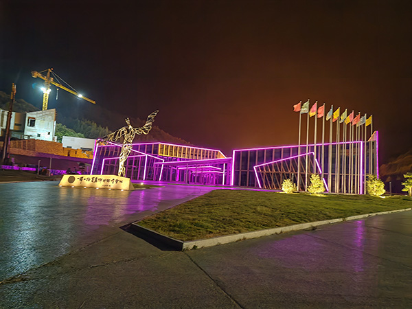 城市亮化是现代城市建设的重要组成部分,它不仅可以美化城市的夜景,还能提升城市的整体形象。随着科技的不断进步,城市亮化也得到了更多的关注和创新。本文将介绍一些关于城市亮化的创意和技术,帮助读者了解城市亮化的重要性以及如何进行彭阳城市亮化的规划和实施。 城市亮化是现代城市建设的重要组成部分,它不仅可以美化城市的夜景,还能提升城市的整体形象。随着科技的不断进步,城市亮化也得到了更多的关注和创新。本文将介绍一些关于城市亮化的创意和技术,帮助读者了解彭阳城市亮化的重要性以及如何进行彭阳城市亮化的规划和实施。